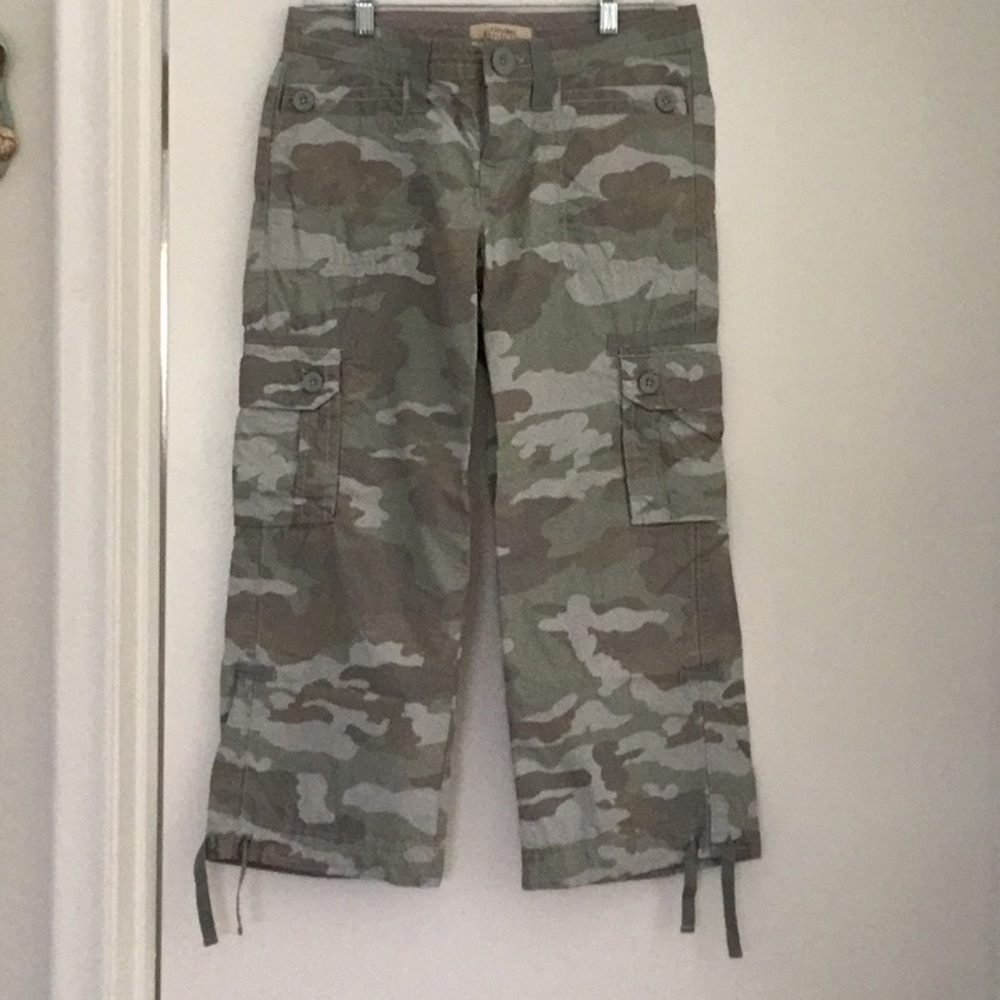 Natural Reflections. Camo Capri  pants.